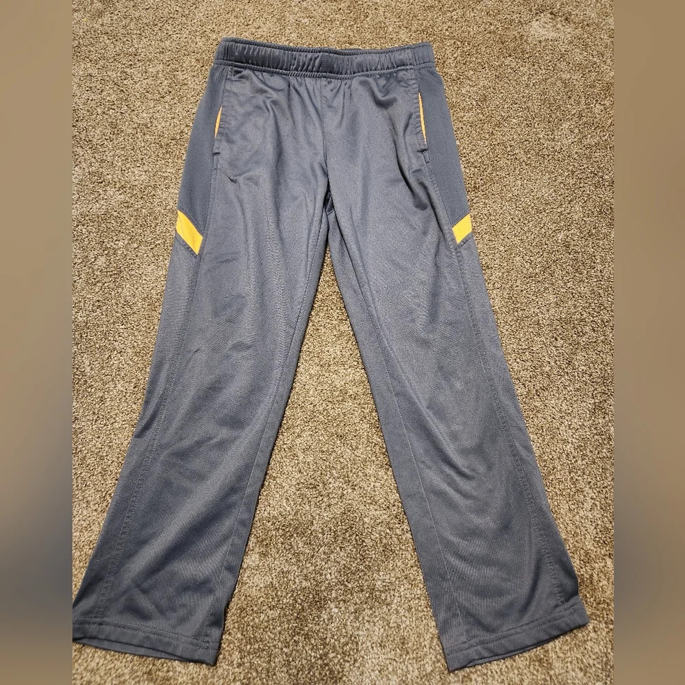 ๐3/$15 Boy's 4 Piece Lot 10/12 Large Clothing - Picture 9 of 12